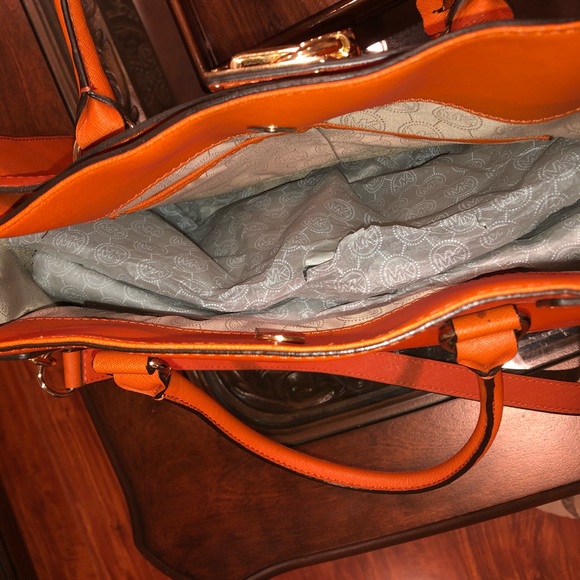 Authentic Michael Kors Large Orange Hamilton Tote - Picture 5 of 9